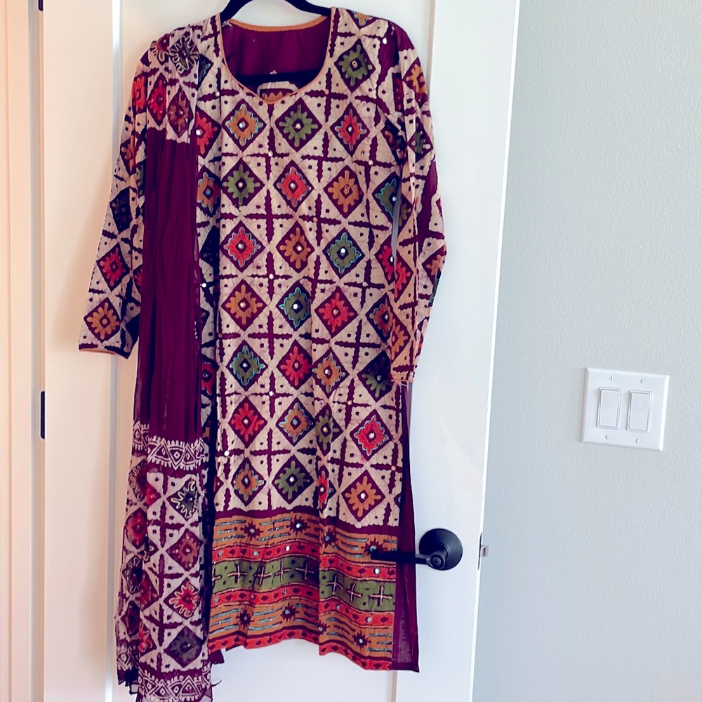 2 piece set of cotton kurta and matching dupatta in batik print